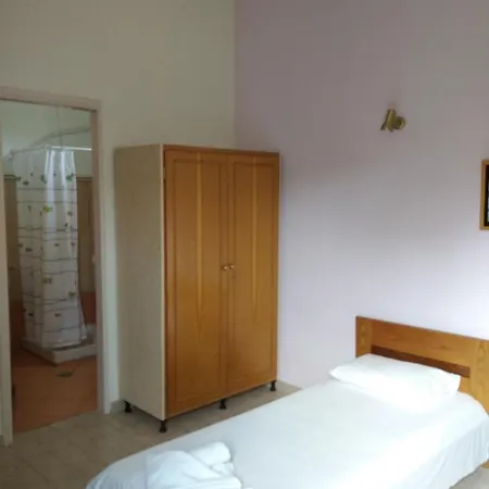 Hotel Ion Kamena Vourla