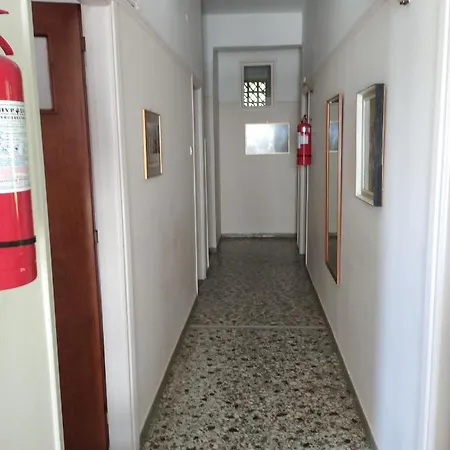 Ion 2* Kamena Vourla