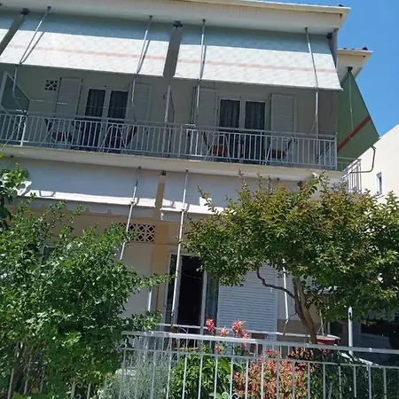 Ion 2* Kamena Vourla