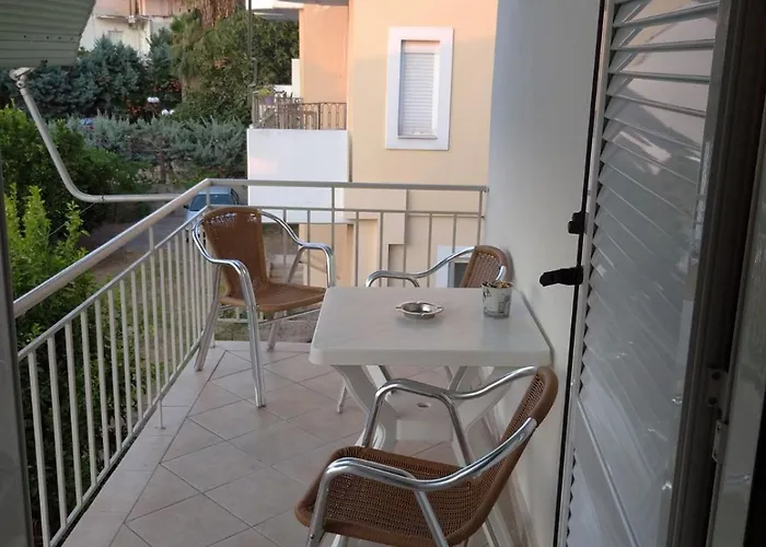 Ion 2* Kamena Vourla